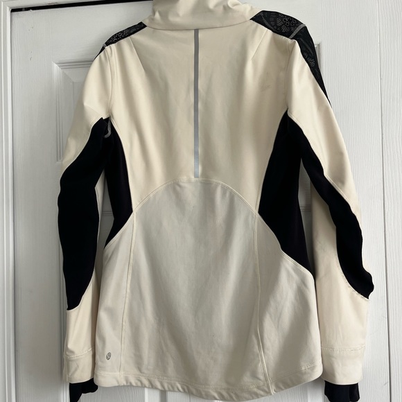 RARE Lululemon Run: Draft Dodger Jacket- polar cream, size 6 - Picture 4 of 6